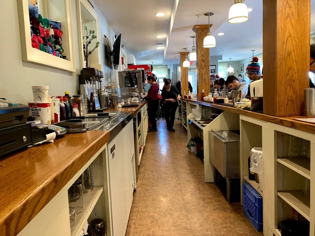 Dots | restaurant | 3 W Main St, Wilmington, VT 05363, USA | 8024647284 OR +1 802-464-7284