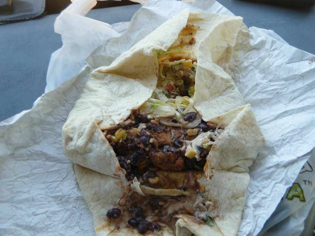 California Tortilla | restaurant | 200 Town Centre Dr, Glen Mills, PA 19342, USA | 6103585880 OR +1 610-358-5880