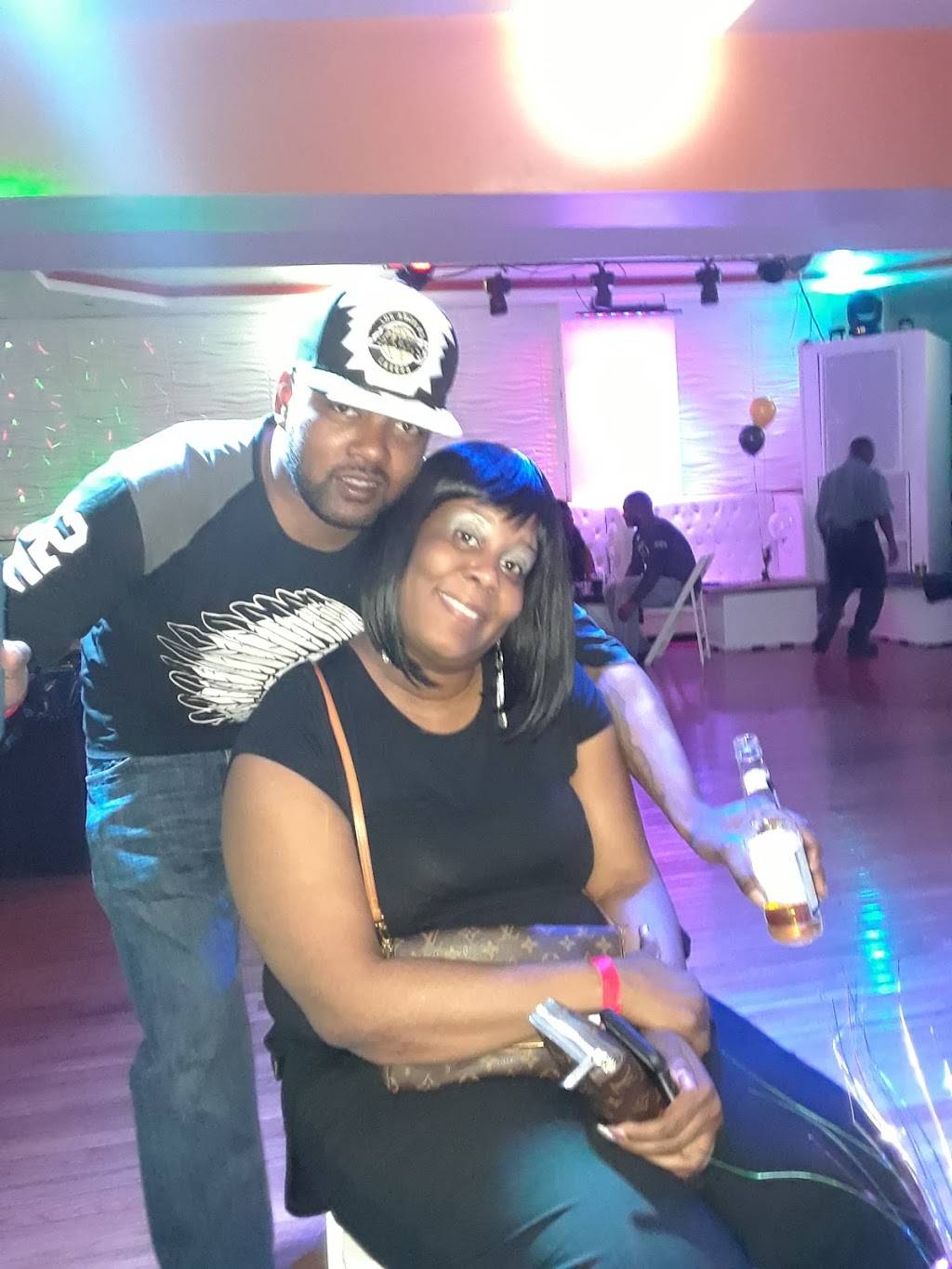 The ONE Sports Bar & Lounge | restaurant | 4314 Curtis Ave, Baltimore, MD 21226, USA | 4103540456 OR +1 410-354-0456