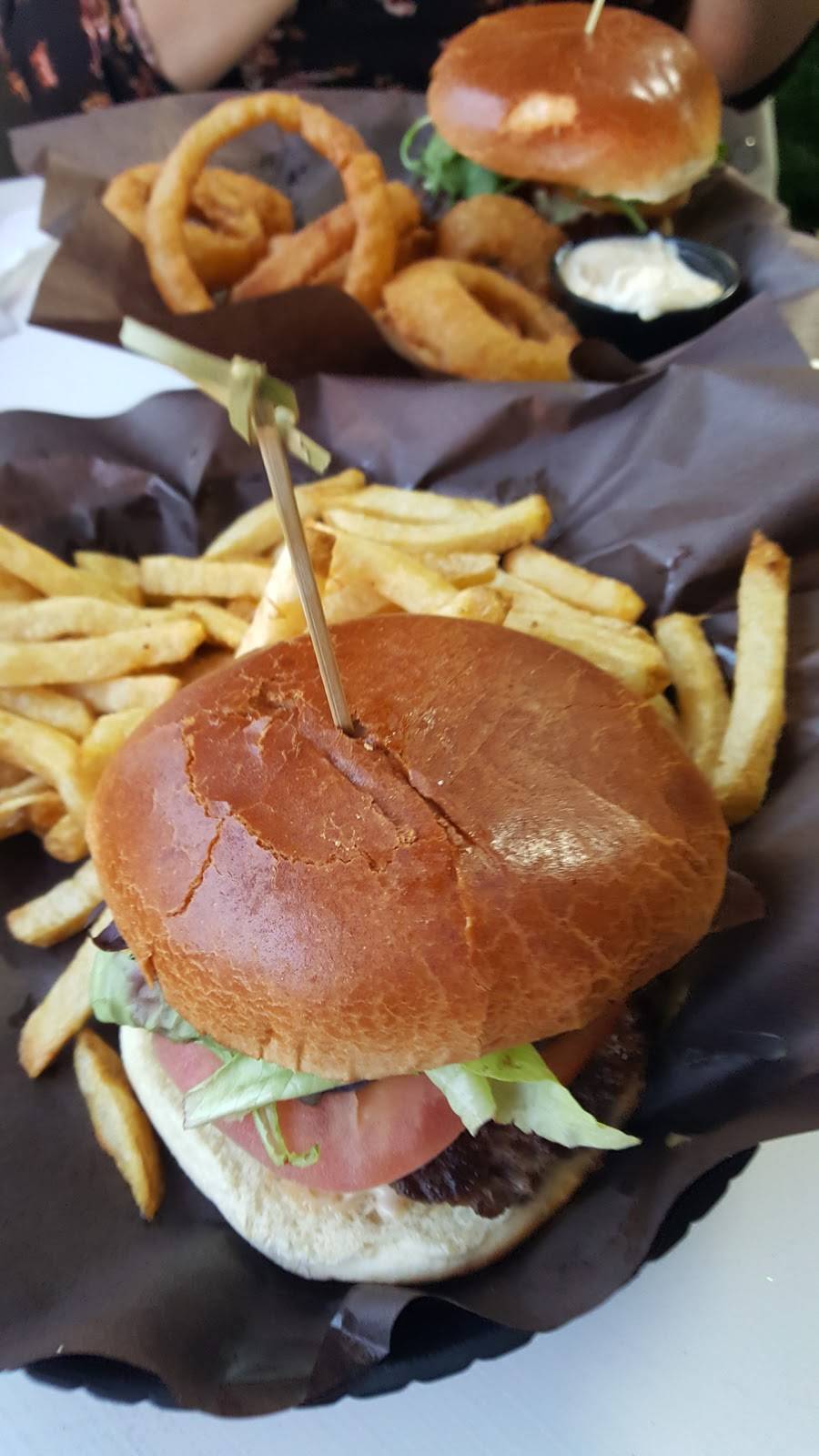 The Burger Shop | restaurant | 309 Ecclestone Dr, Bracebridge, ON P1L 1G6, Canada | 7056450355 OR +1 705-645-0355