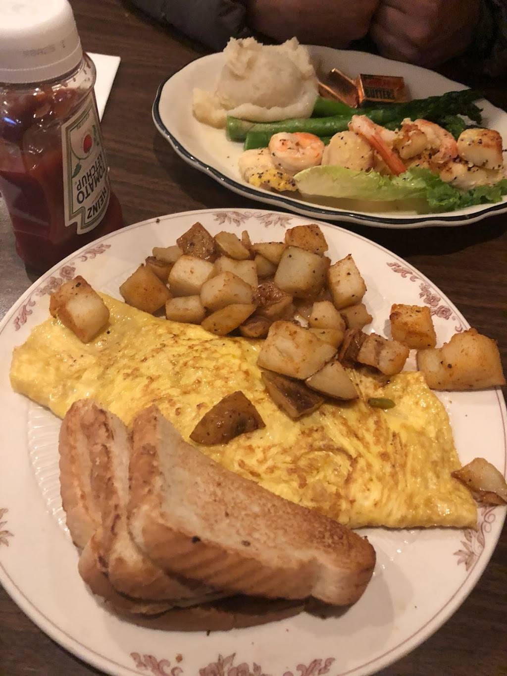 The North Star Family Restaurant | restaurant | 114 Church St, Alexandria Bay, NY 13607, USA | 3154825825 OR +1 315-482-5825