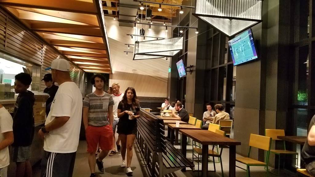 Shake Shack | restaurant | 252 S Brand Blvd, Glendale, CA 91204, USA | 8188581612 OR +1 818-858-1612