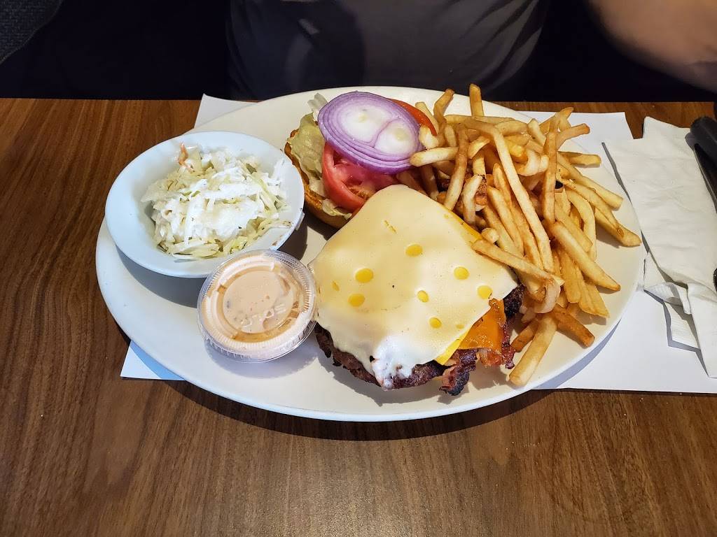 Barbies Resto Bar Grill | restaurant | 1175 Chemin du Tremblay, Longueuil, QC J4N 1A2, Canada | 4504680505 OR +1 450-468-0505