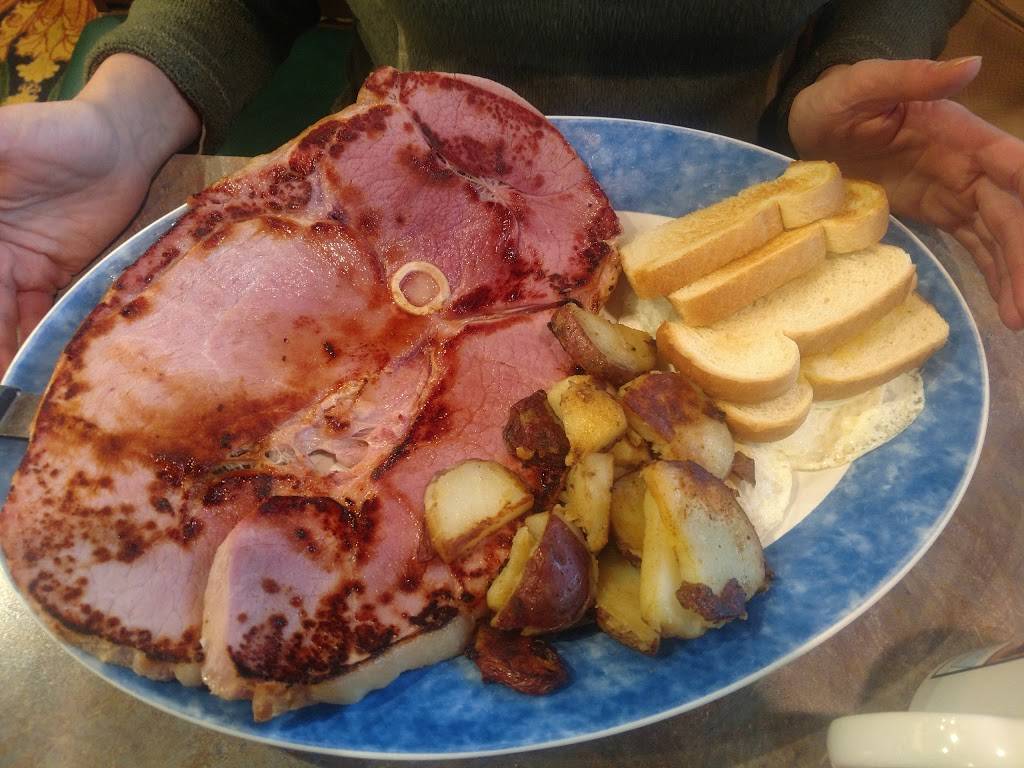 Golden Biscuit Inc | restaurant | 110 Faulkner St, New Smyrna Beach, FL 32168, USA | 3864090880 OR +1 386-409-0880