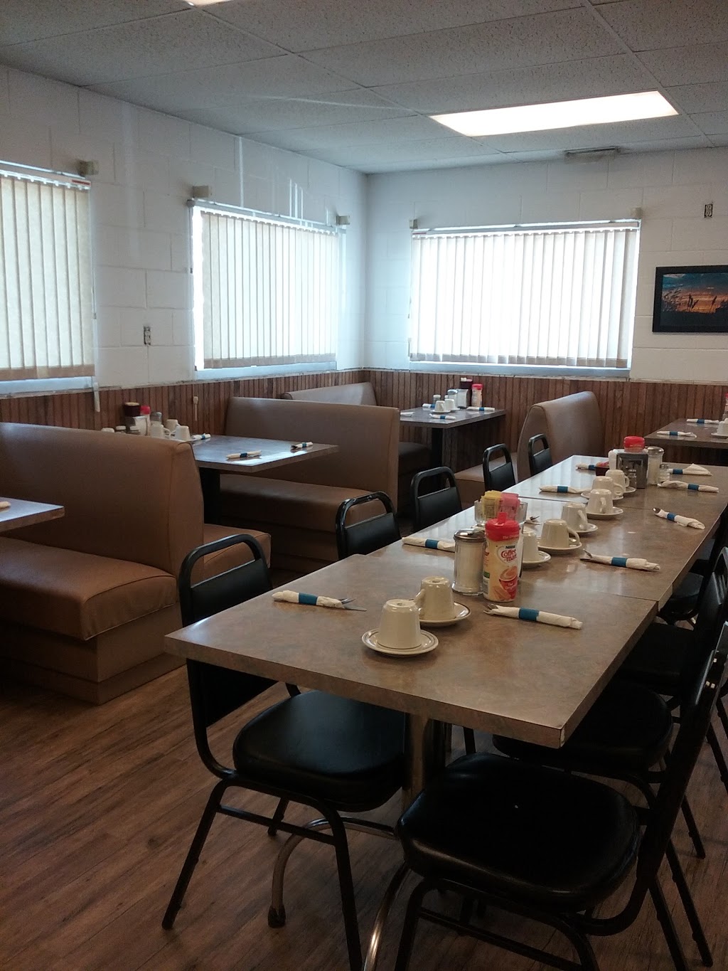 Town & Country Kitchen | restaurant | 419 E Holme St, Norton, KS 67654, USA | 7858773511 OR +1 785-877-3511