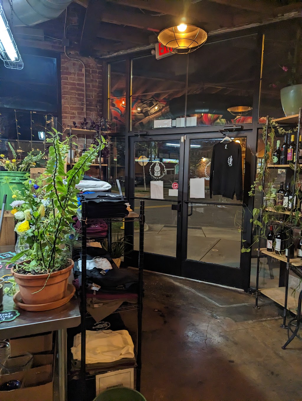 Bloom & Bottle | restaurant | 1035 Harrill St, Charlotte, NC 28205, USA | 7049667297 OR +1 704-966-7297