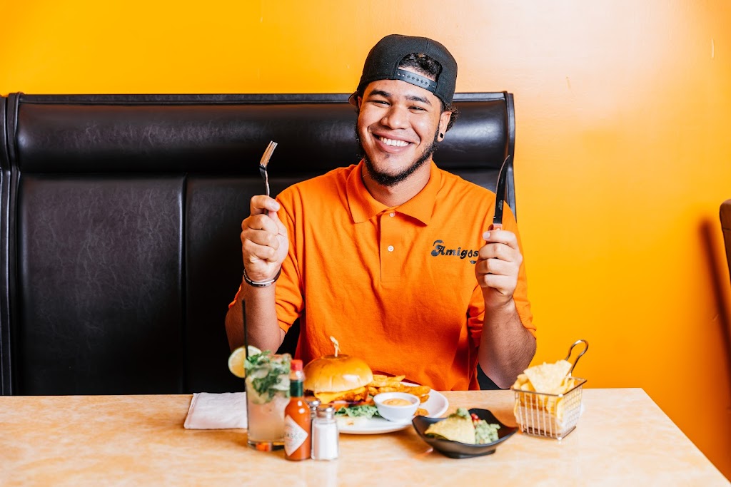 Holla Namaste Bar and Grill | restaurant | 35-21 Junction Blvd, Queens, NY 11368, USA | 9173961412 OR +1 917-396-1412