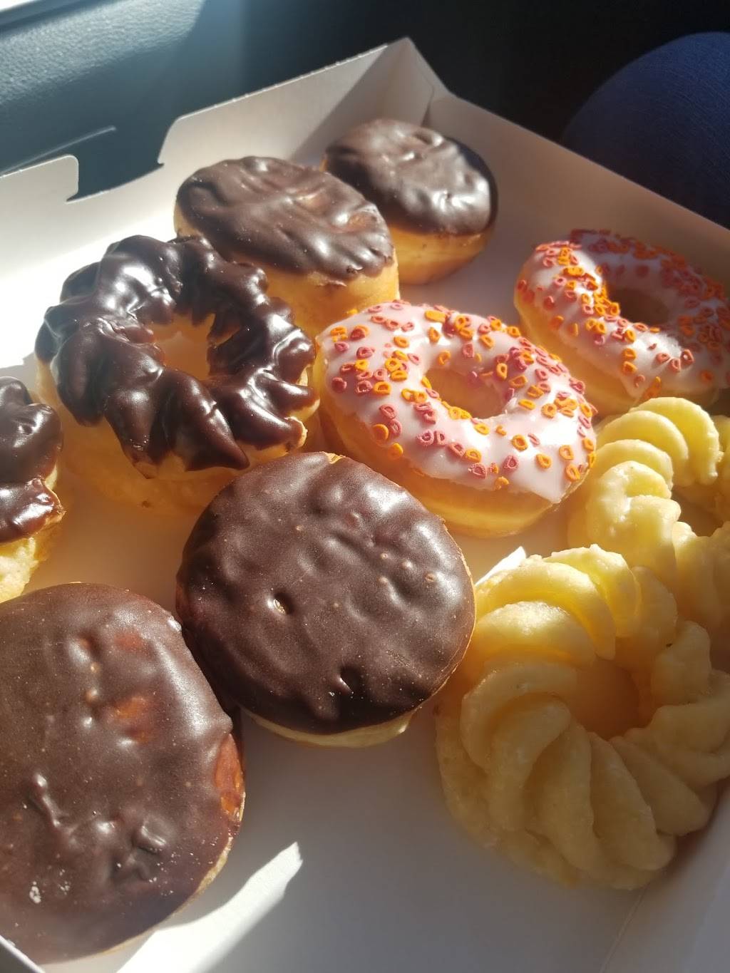 Dunkin Donuts | cafe | 4445 Golf Rd, Skokie, IL 60076, USA | 8476757800 OR +1 847-675-7800