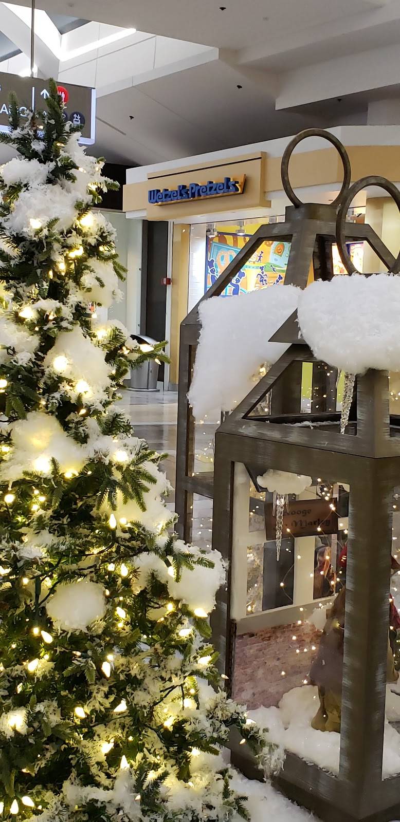 Wetzels Pretzels | restaurant | 1 Garden State Plaza Blvd #9240, Paramus, NJ 07652, USA | 2018430768 OR +1 201-843-0768