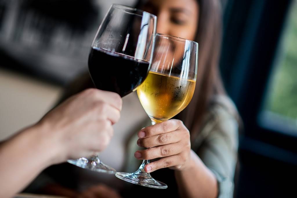 Copper Vine | restaurant | 1001 Poydras St, New Orleans, LA 70112, USA | 5042089535 OR +1 504-208-9535