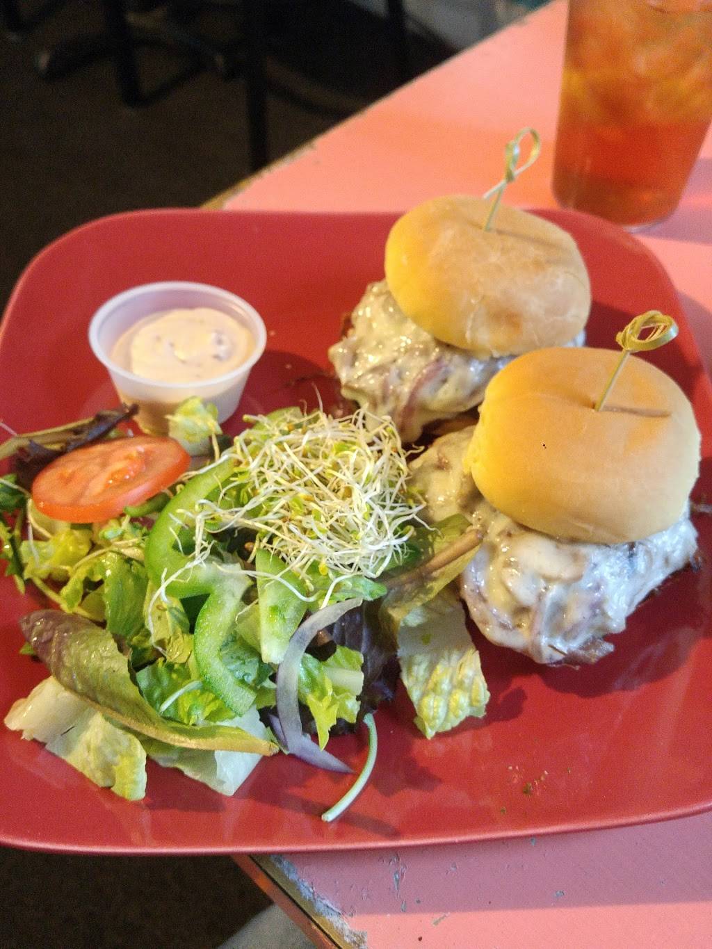 Dry Street Pub & Pizza | restaurant | 101 E Brown St, Southport, NC 28461, USA | 9104575994 OR +1 910-457-5994