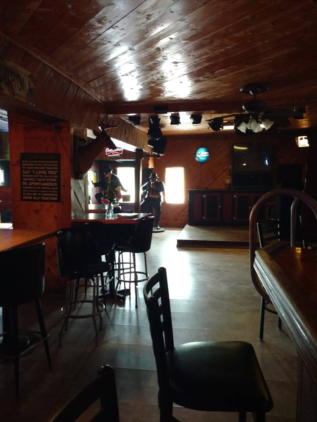 D Js Place | restaurant | 203 N Main St, Milan, IN 47031, USA | 8126549206 OR +1 812-654-9206