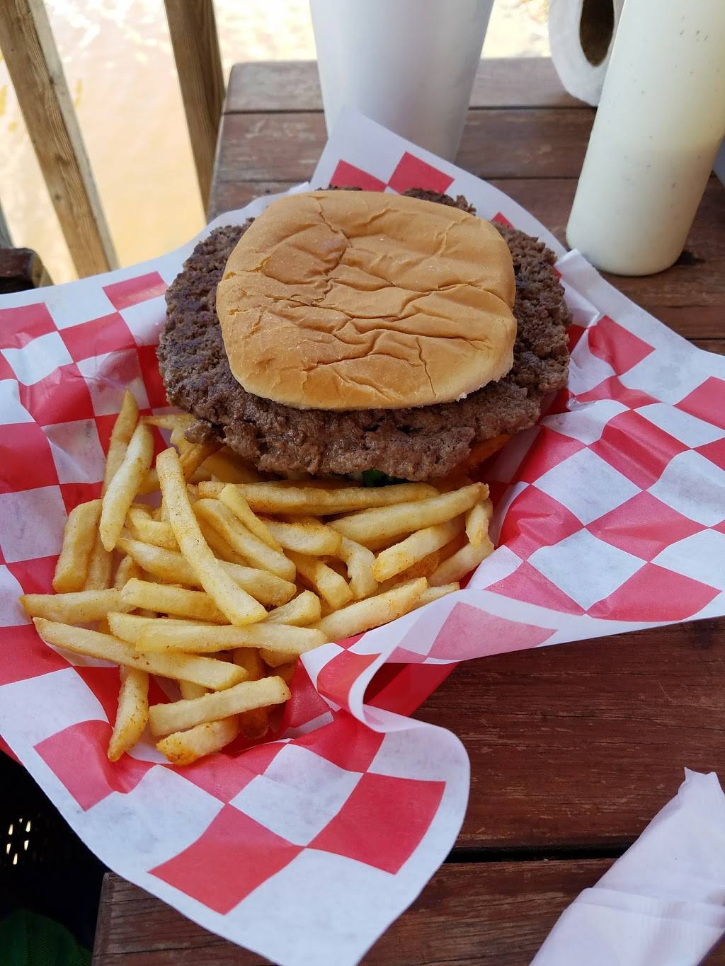 Hookers Waterfront Bar and Grill | restaurant | 27334 FM 457 Hwy, Sargent, TX 77414, USA | 9793239910 OR +1 979-323-9910