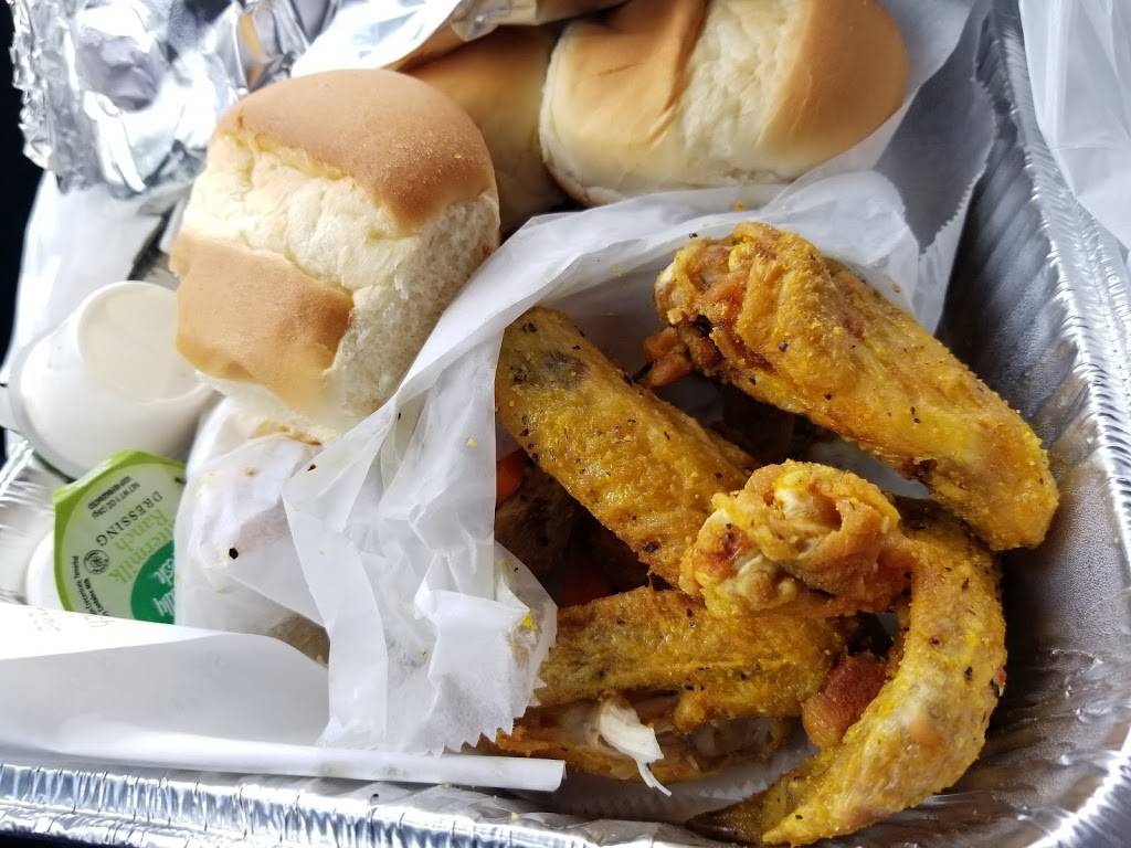 The Chicken Coop | restaurant | 210A N Memphis St, Holly Springs, MS 38635, USA | 6625512357 OR +1 662-551-2357