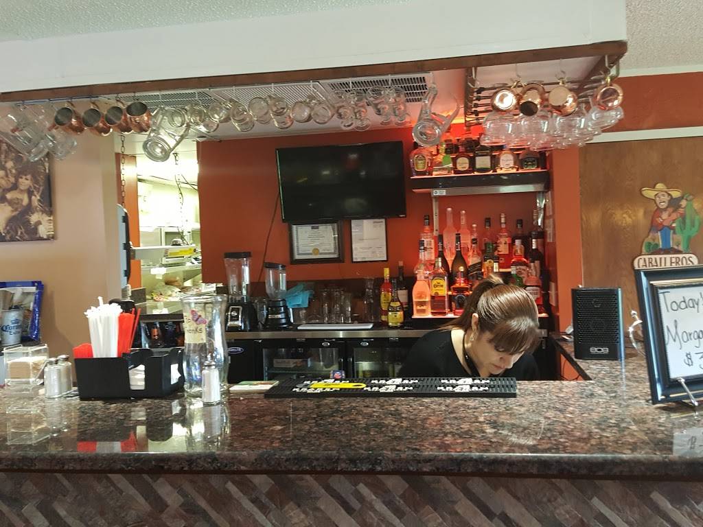 Amadas Cuban & Mexican Restaurant Cafe | restaurant | 340 W Lake St, Addison, IL 60101, USA | 6304581008 OR +1 630-458-1008