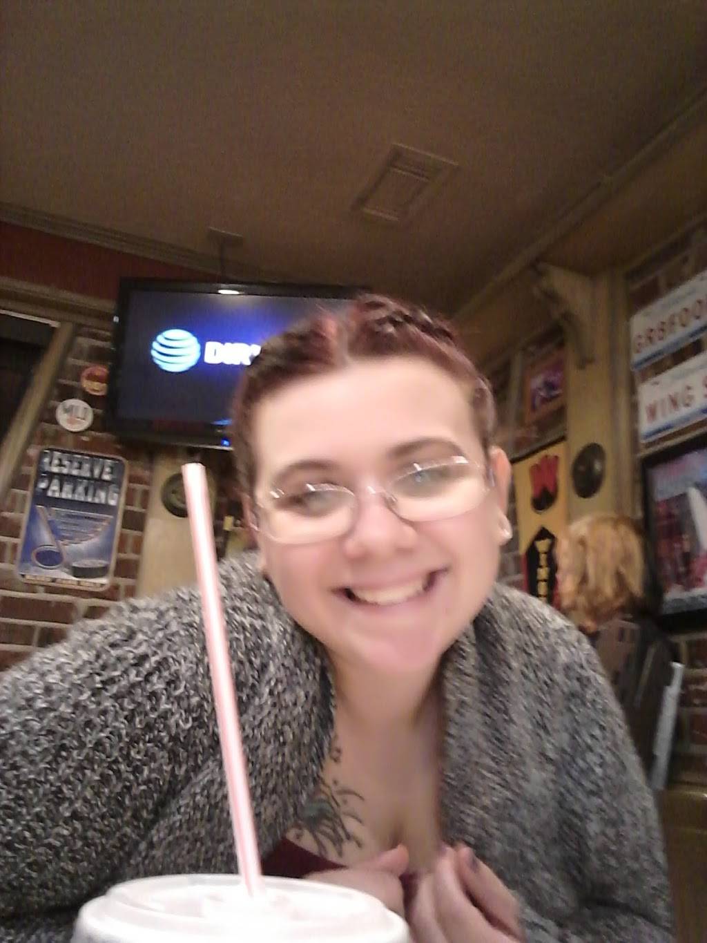 Pizza Hut | meal takeaway | 1190 12th St, Carlyle, IL 62231, USA | 6185944391 OR +1 618-594-4391