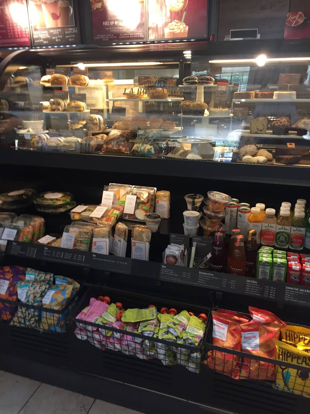 Starbucks | cafe | 350 West Hillcrest Drive CL121, Thousand Oaks, CA 91360, USA | 8053714399 OR +1 805-371-4399