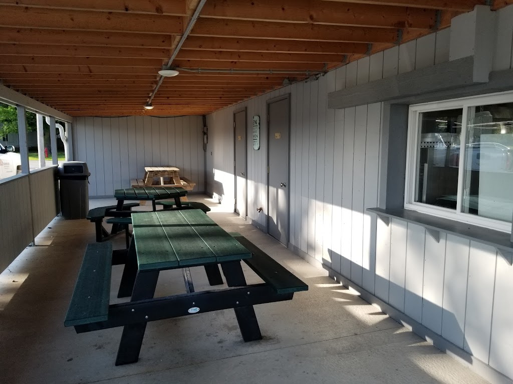 Tastee Treat Drive-In | restaurant | 423 E Main St, Mt Sterling, IL 62353, USA | 2177732543 OR +1 217-773-2543