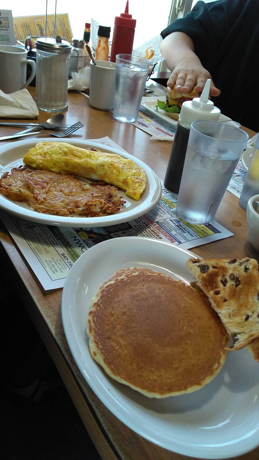 Breakfast & Burger Express | restaurant | 203 S Cedar St, Kalkaska, MI 49646, USA | 2312589778 OR +1 231-258-9778