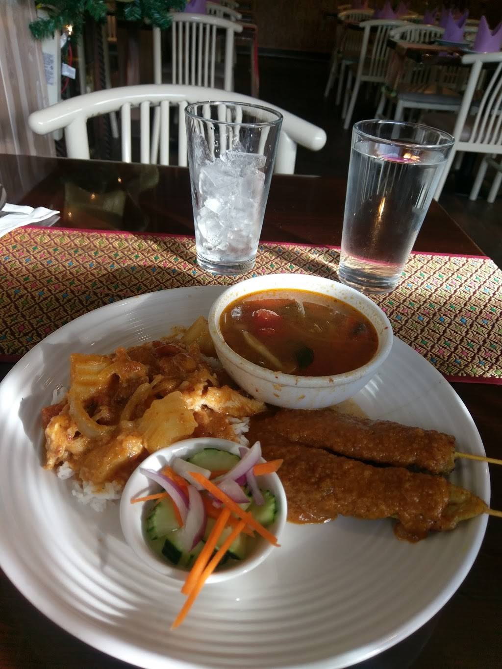 Jhanthong Banbua | restaurant | 2400 Mendocino Ave, Santa Rosa, CA 95403, USA | 7075288048 OR +1 707-528-8048