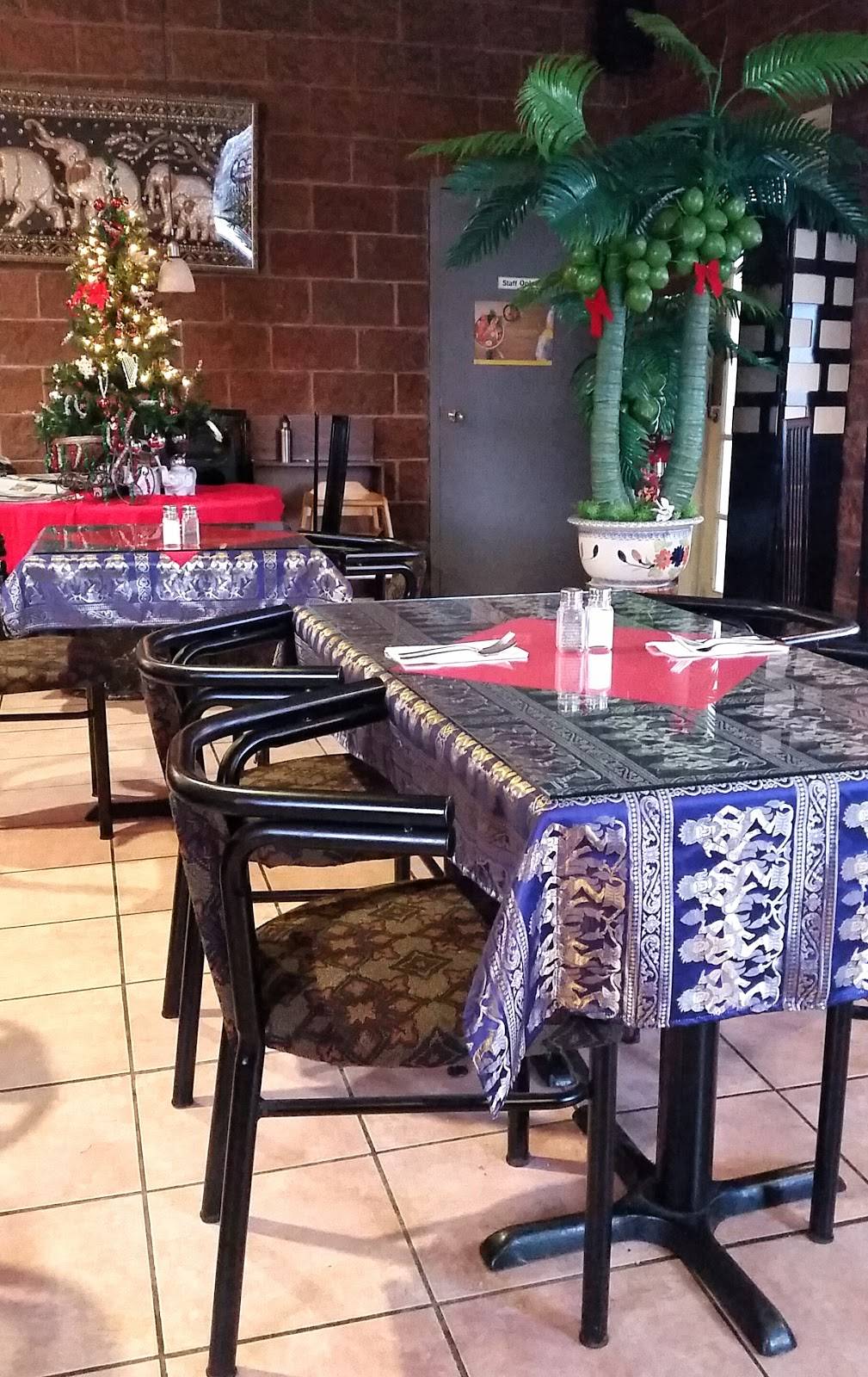 Tuptim Thai Restaurant | restaurant | 450 Mulock Dr, Newmarket, ON L3Y 9B8, Canada | 9058983599 OR +1 905-898-3599