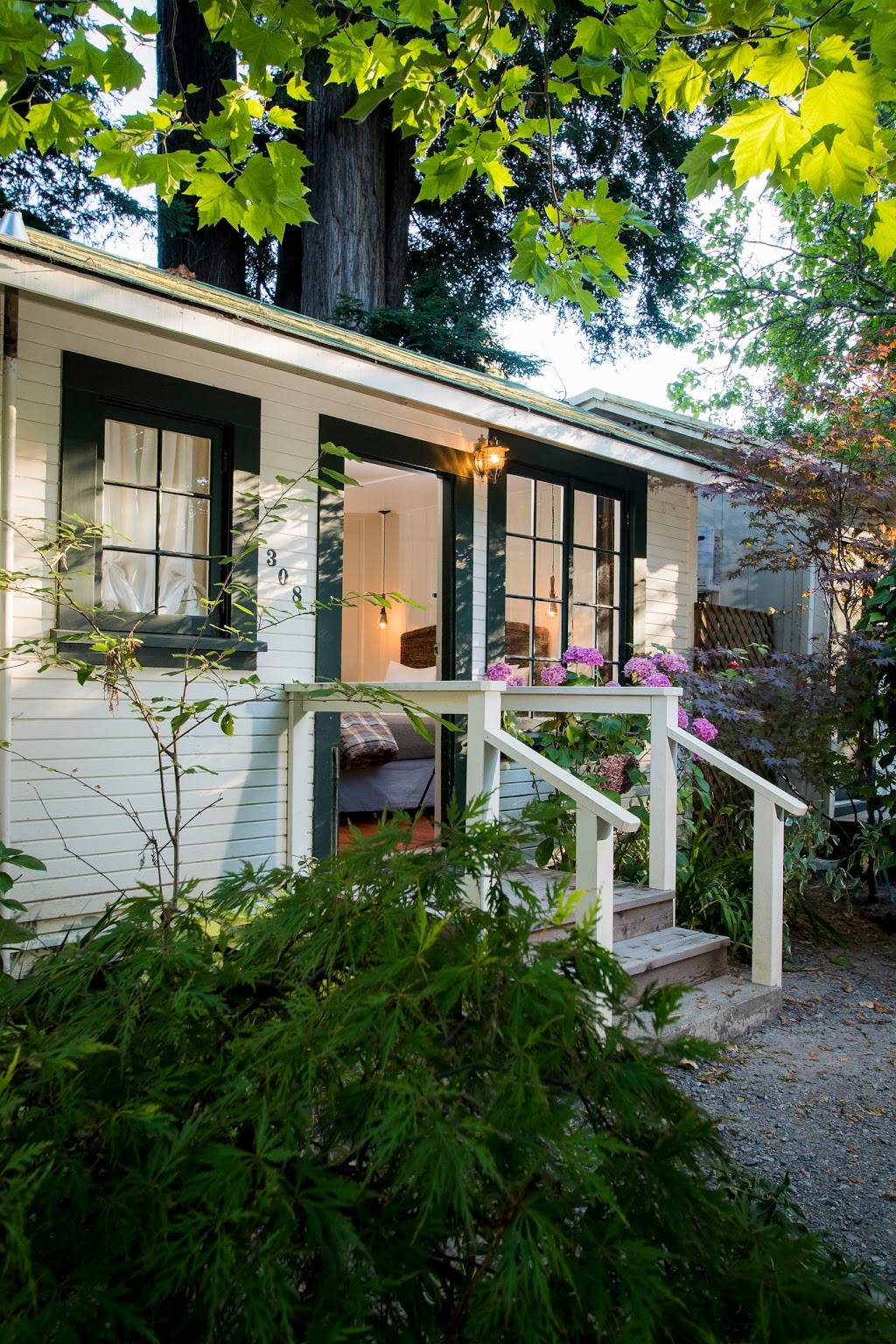 Dawn Ranch Lodge & Agriculture Public House | restaurant | 16467 CA-116, Guerneville, CA 95446, USA | 7078690656 OR +1 707-869-0656