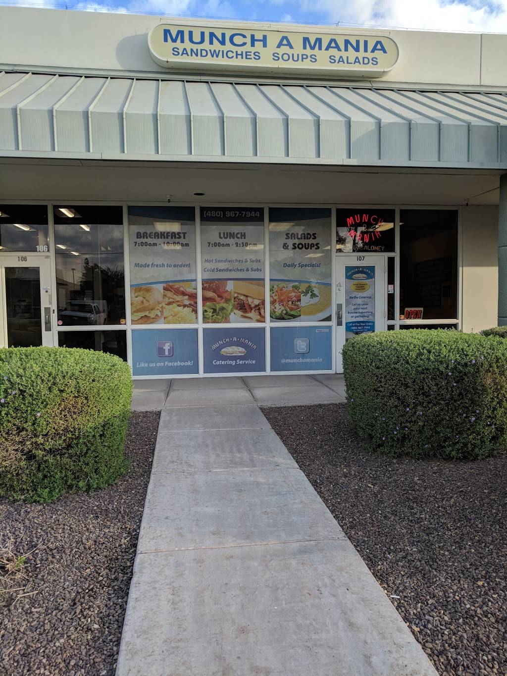 Munch A Mania | meal takeaway | 2090 E University Dr #107, Tempe, AZ 85281, USA | 4809677944 OR +1 480-967-7944