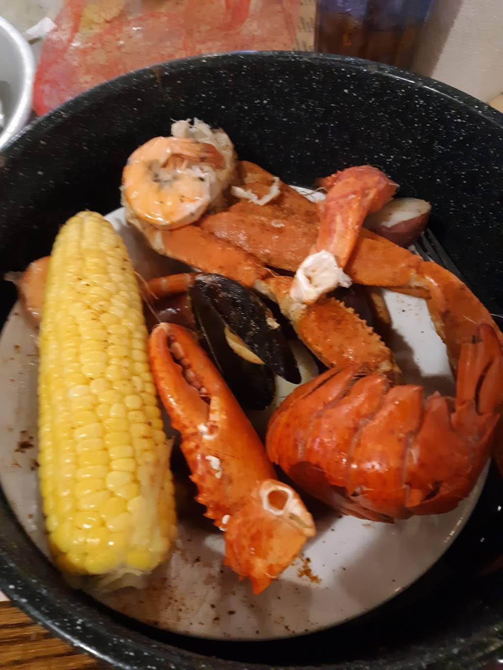 Joes Crab Shack | restaurant | 131 River Rd, Louisville, KY 40202, USA | 5025681171 OR +1 502-568-1171