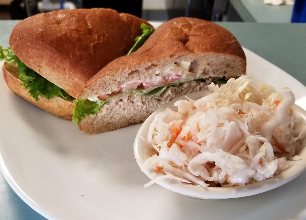 Charlys Airport Restaurant | restaurant | 100 Marclay Dr, Williamsburg, VA 23185, USA | 7572580034 OR +1 757-258-0034