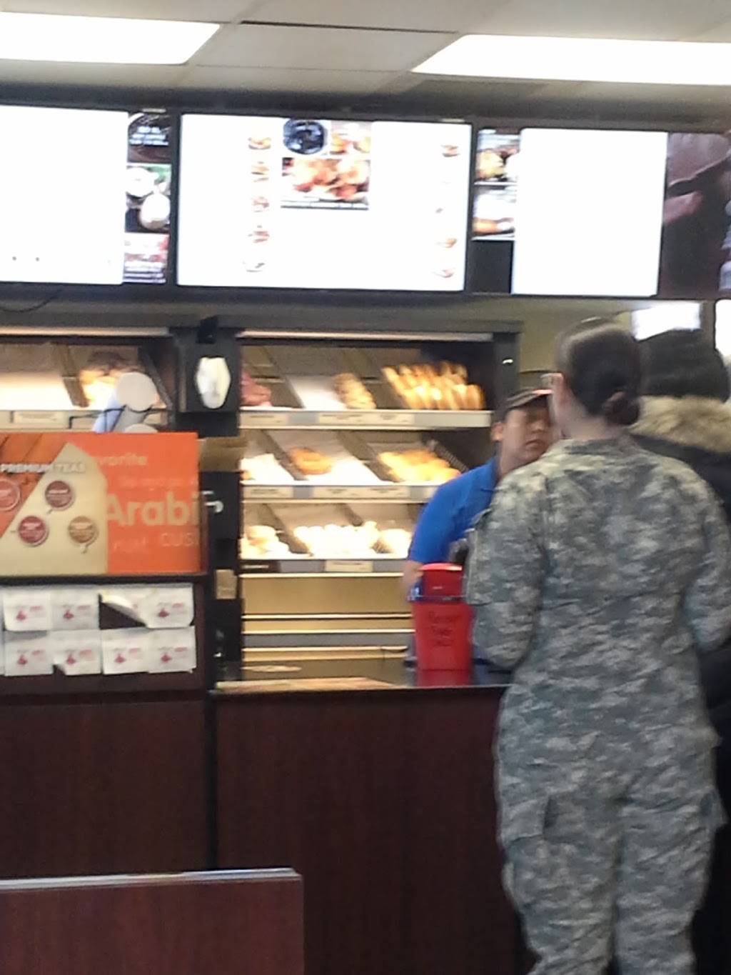 Dunkin Donuts | cafe | 5985 13th St, Fort Belvoir, VA 22060, USA | 7037813000 OR +1 703-781-3000