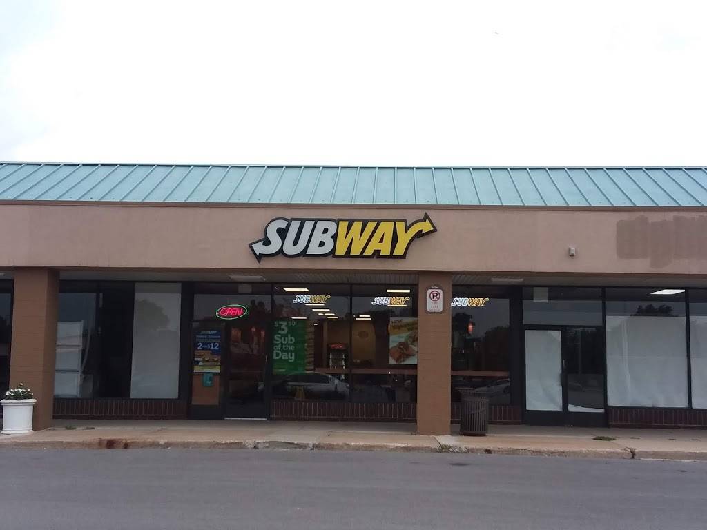 Subway Restaurants | restaurant | 1585 Lee Street, Space #4, The Oaks Shopping Center, Des Plaines, IL 60018, USA | 8472976161 OR +1 847-297-6161