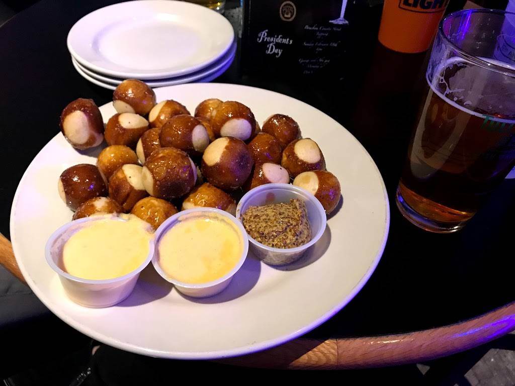 Weather Mark Tavern | restaurant | 1503 Michigan Avenue, Chicago, IL 60605, USA | 3125880230 OR +1 312-588-0230