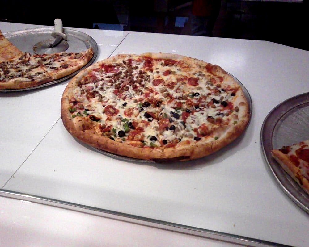 Mamma Leones Pizza | restaurant | 650 E Red Bridge Rd, Kansas City, MO 64131, USA | 8169431760 OR +1 816-943-1760