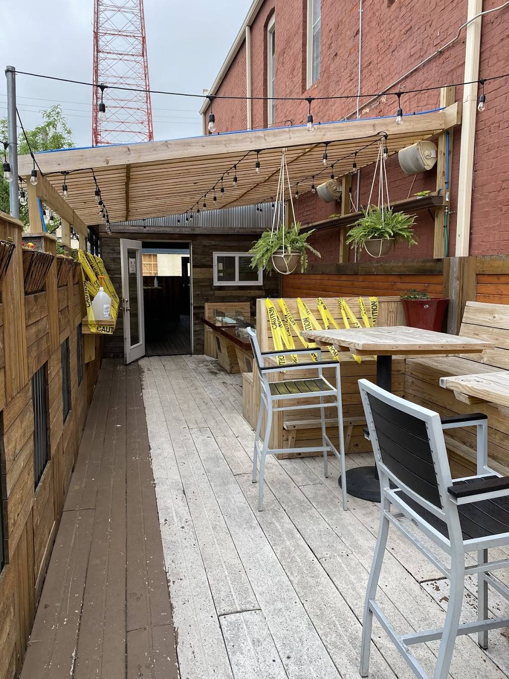 Tower Tavern | restaurant | 401 E 31st St, Kansas City, MO 64108, USA | 8169319300 OR +1 816-931-9300