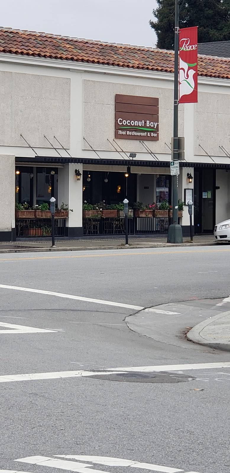 Coconut Bay Thai Restaurant | restaurant | 1107 Howard Ave, Burlingame, CA 94010, USA | 6505588268 OR +1 650-558-8268