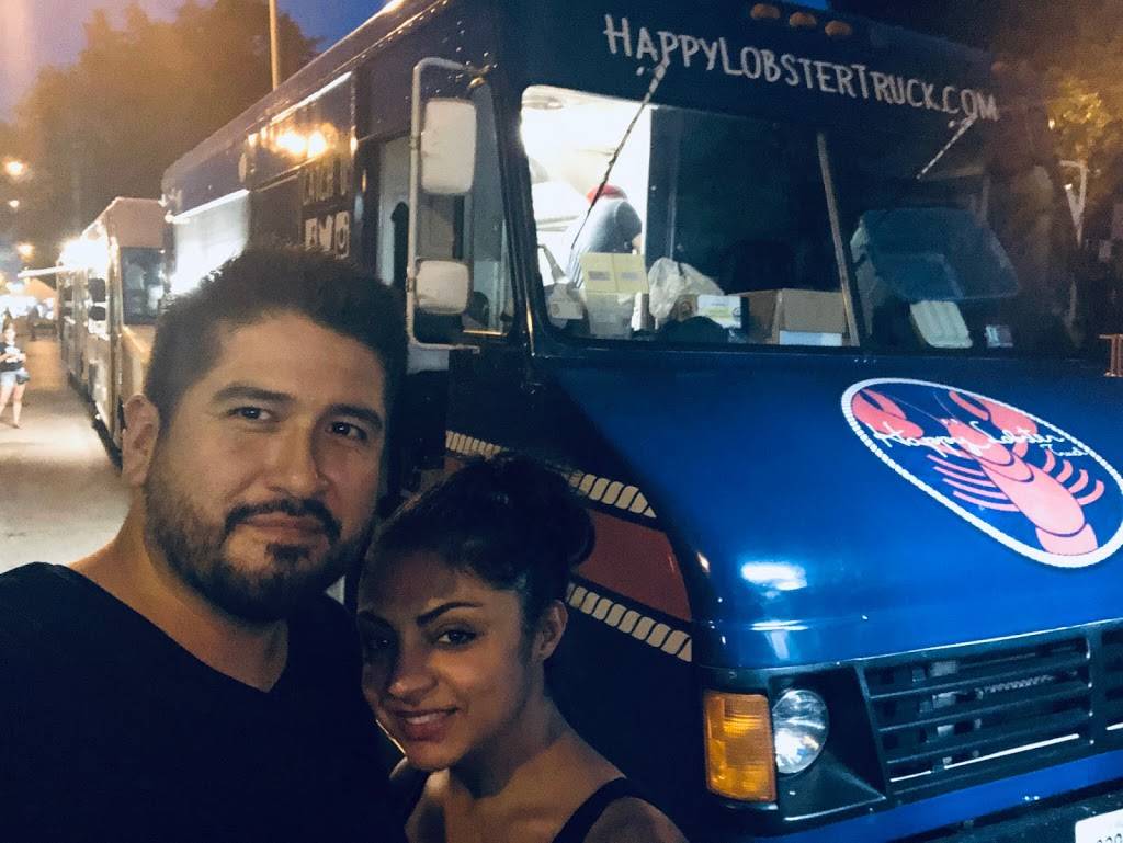 Happy Lobster Food Truck | restaurant | 2300 S Throop St, Chicago, IL 60608, USA | 3124850342 OR +1 312-485-0342