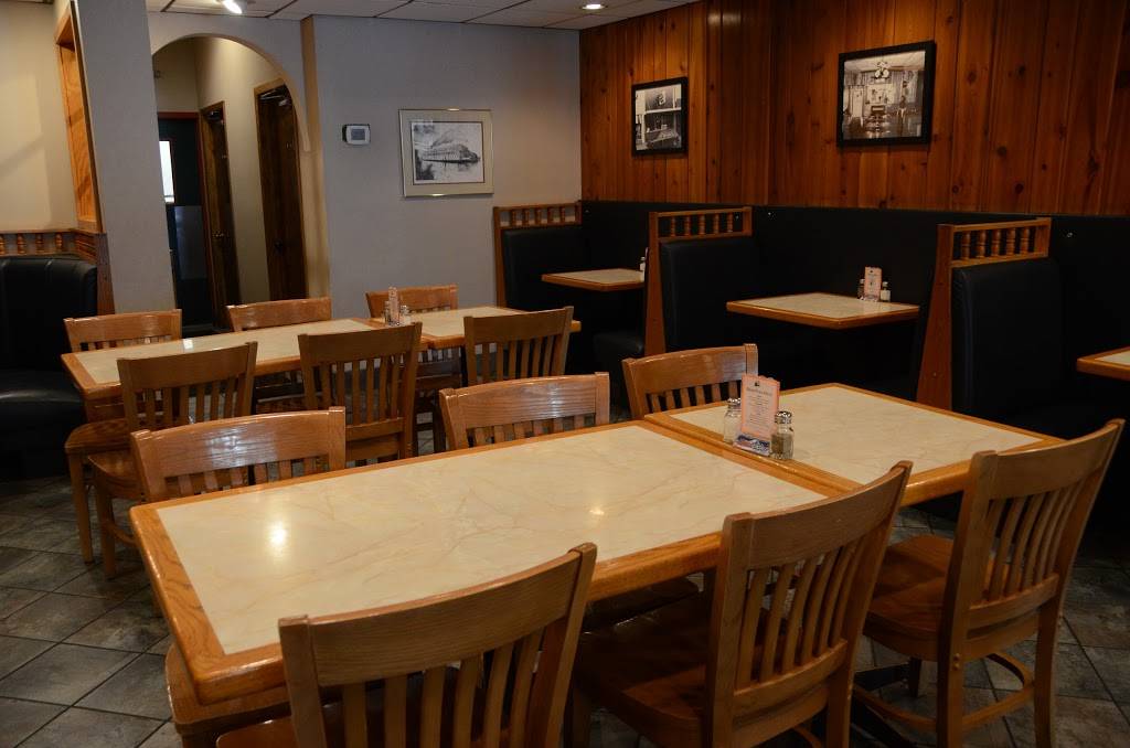 Steves Pizza Palace | meal delivery | 110 N Main St, River Falls, WI 54022, USA | 7154258284 OR +1 715-425-8284