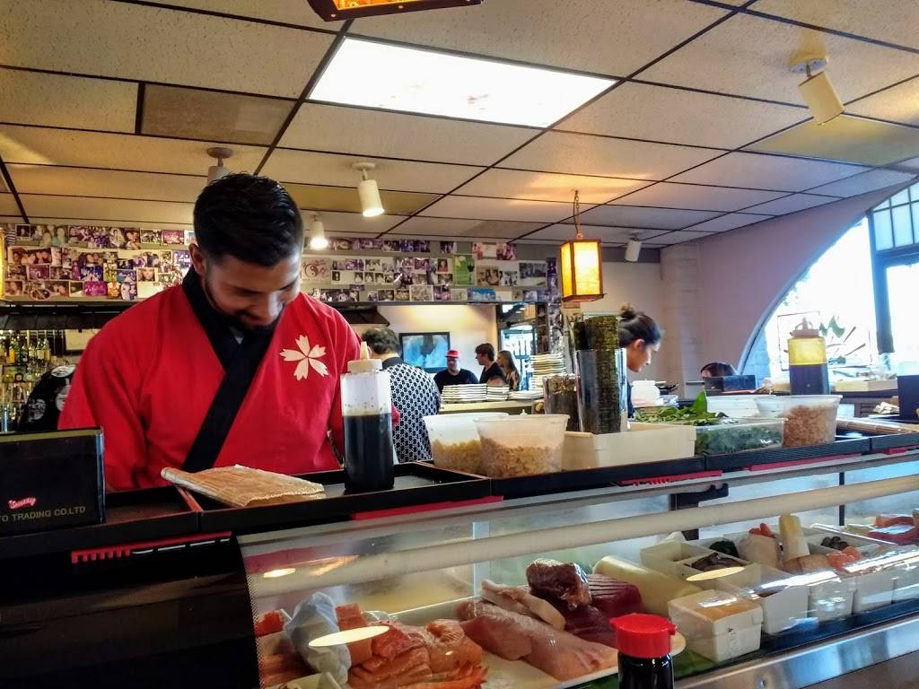 Mobo Sushi | restaurant | 105 River St S, Santa Cruz, CA 95060, USA | 8314251700 OR +1 831-425-1700