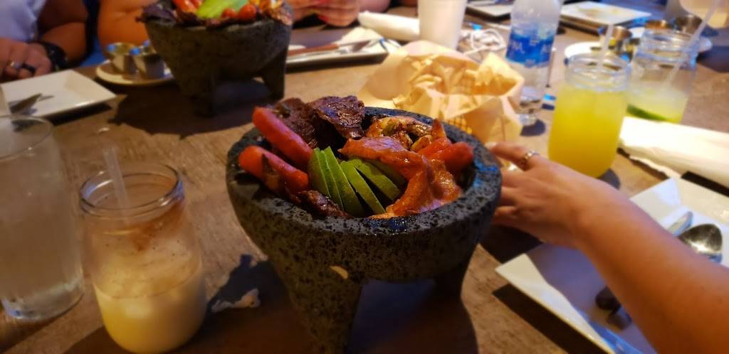 Hecho A Mano Restaurant | restaurant | 3399 NW 72nd Ave #106, Miami, FL 33122, USA | 7863604468 OR +1 786-360-4468