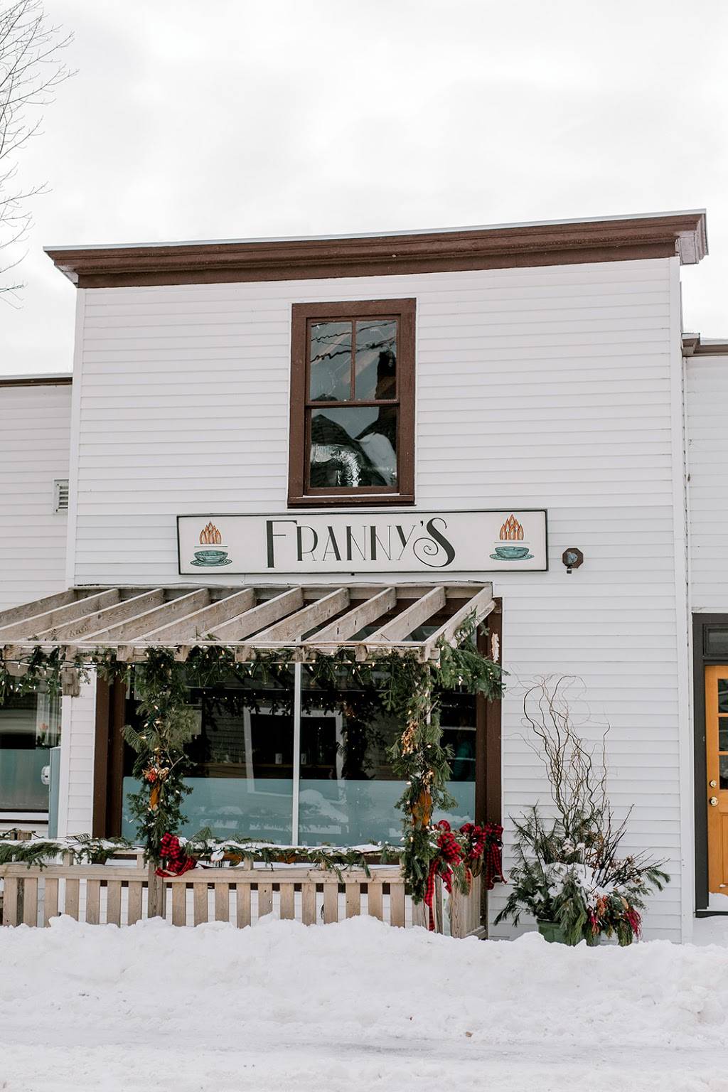 Frannys Bistro | restaurant | 55 Chestnut St, Camden, ME 04843, USA | 2072308199 OR +1 207-230-8199