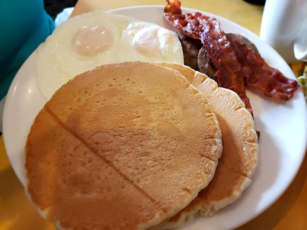 Victorias Family Restaurant | restaurant | 370 N Courtenay Pkwy, Merritt Island, FL 32953, USA | 3214591656 OR +1 321-459-1656