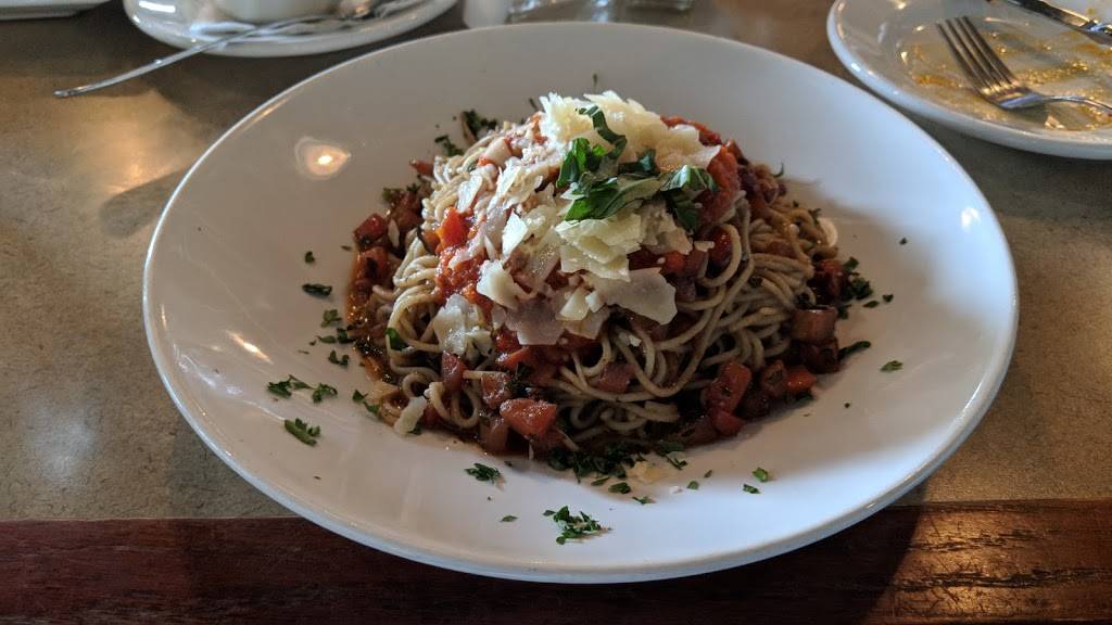 Garretts Restaurant and Bar | restaurant | 1631 N Bell School Rd, Rockford, IL 61107, USA | 8154849473 OR +1 815-484-9473