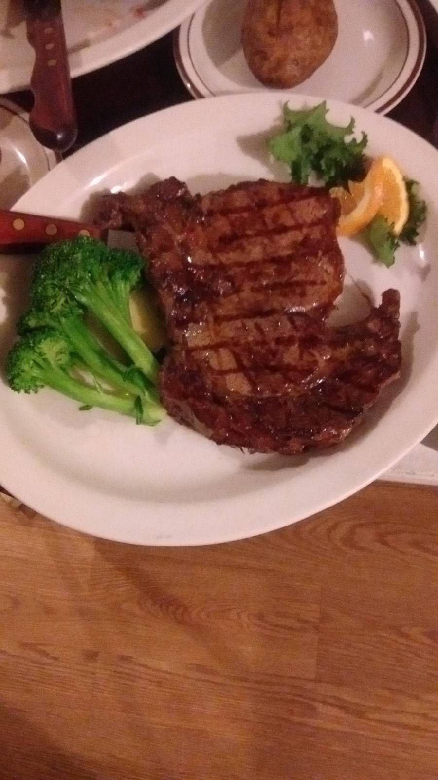 Maples Supper Club | restaurant | 1401 Shooting Park Rd, Peru, IL 61354, USA | 8152231938 OR +1 815-223-1938