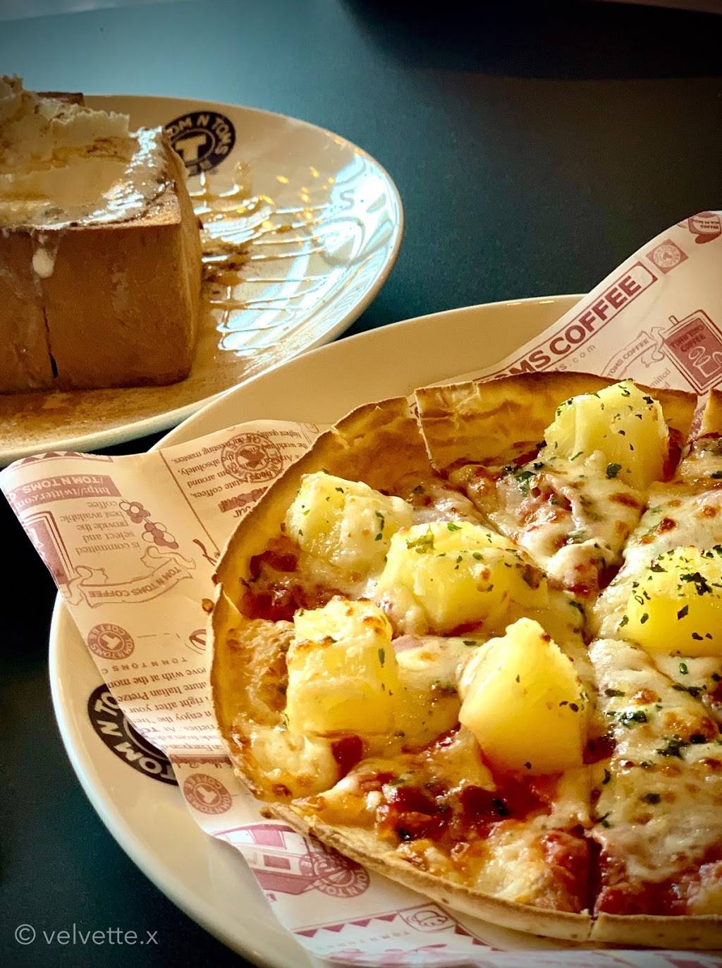 Tom N Toms Coffee | restaurant | 9393 Bellaire Blvd Suite A5, Houston, TX 77036, USA | 3463523137 OR +1 346-352-3137