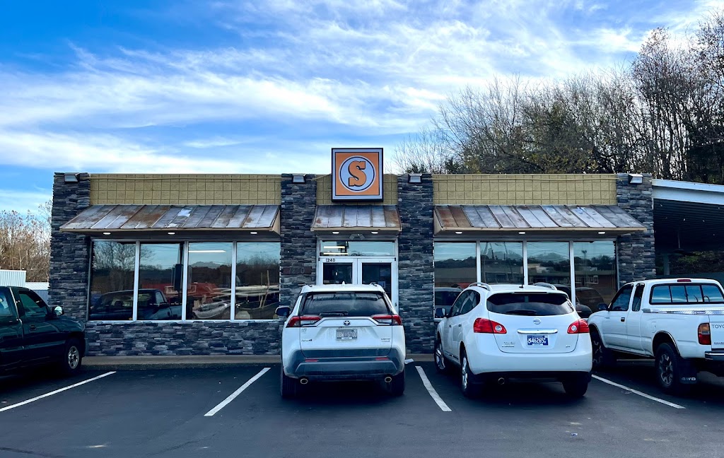 Circle S Farm Kitchen | restaurant | 1240 E Andrew Johnson Hwy, Greeneville, TN 37745, USA | 4235885451 OR +1 423-588-5451