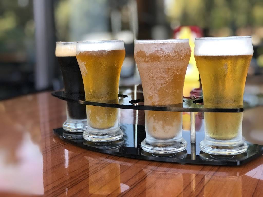 Legends Tavern and Grille | restaurant | 10079 W Oakland Park Blvd, Sunrise, FL 33351, USA | 9547427115 OR +1 954-742-7115