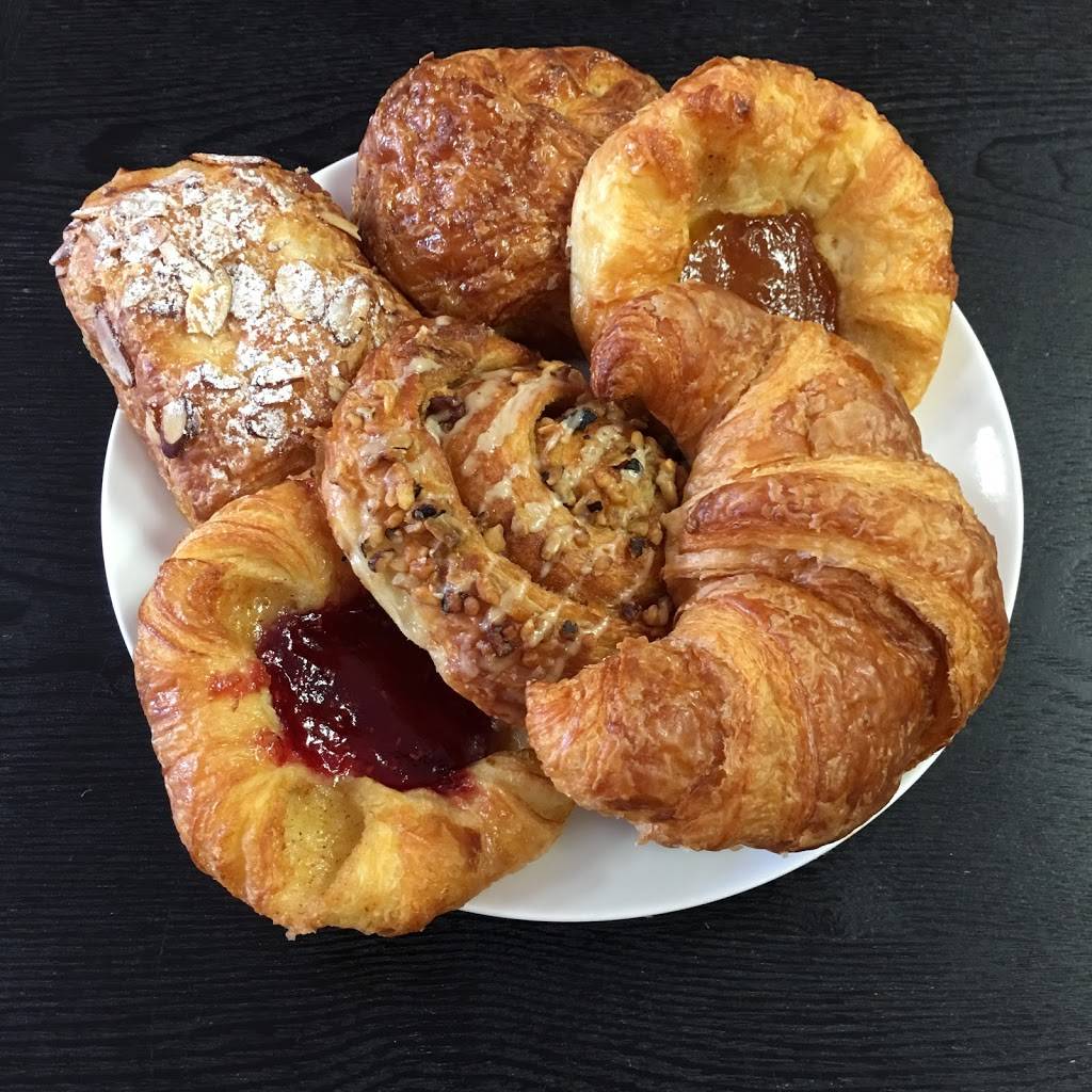 Merzouka Cafe | restaurant | 29-14 Crescent St, Astoria, NY 11102, USA | 7182556369 OR +1 718-255-6369