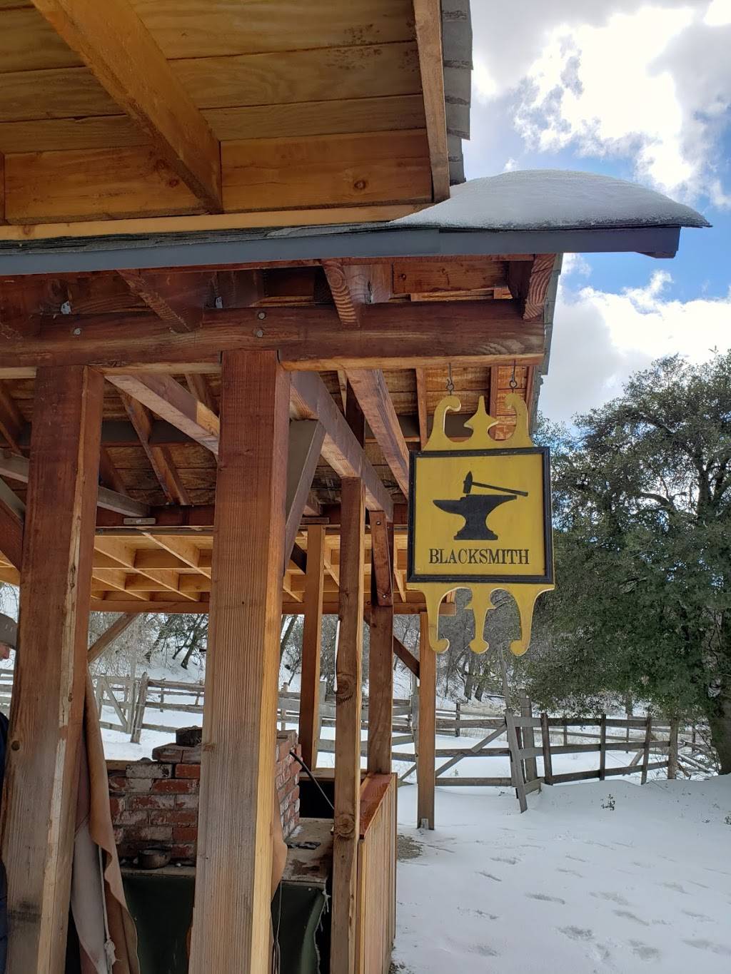 Hawks Head Living History | restaurant | 12261 Oak Glen Rd, Yucaipa, CA 92399, USA | 9097901452 OR +1 909-790-1452