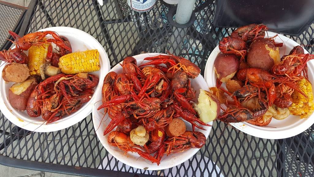 Big Dog Saloon | restaurant | 432 W Highland Ave, Ravenna, OH 44266, USA | 3302969115 OR +1 330-296-9115