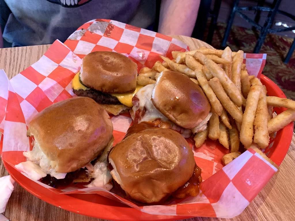 Carl & Ernies Pub | restaurant | 161 IA-1, Iowa City, IA 52246, USA | 3193374422 OR +1 319-337-4422